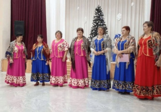Коллектив народного хора "Зарницы" дал праздничный концерт в Старый новый год