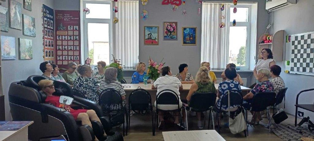 Сегодня в отделении дневного пребывания провели занятие по финансовой грамотности и противодействию мошенникам