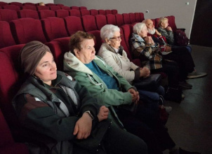 Подопечные отделения дневного пребывания граждан пожилого возраста и инвалидов Тахтамукайского района посетили кинотеатр Эн-Си