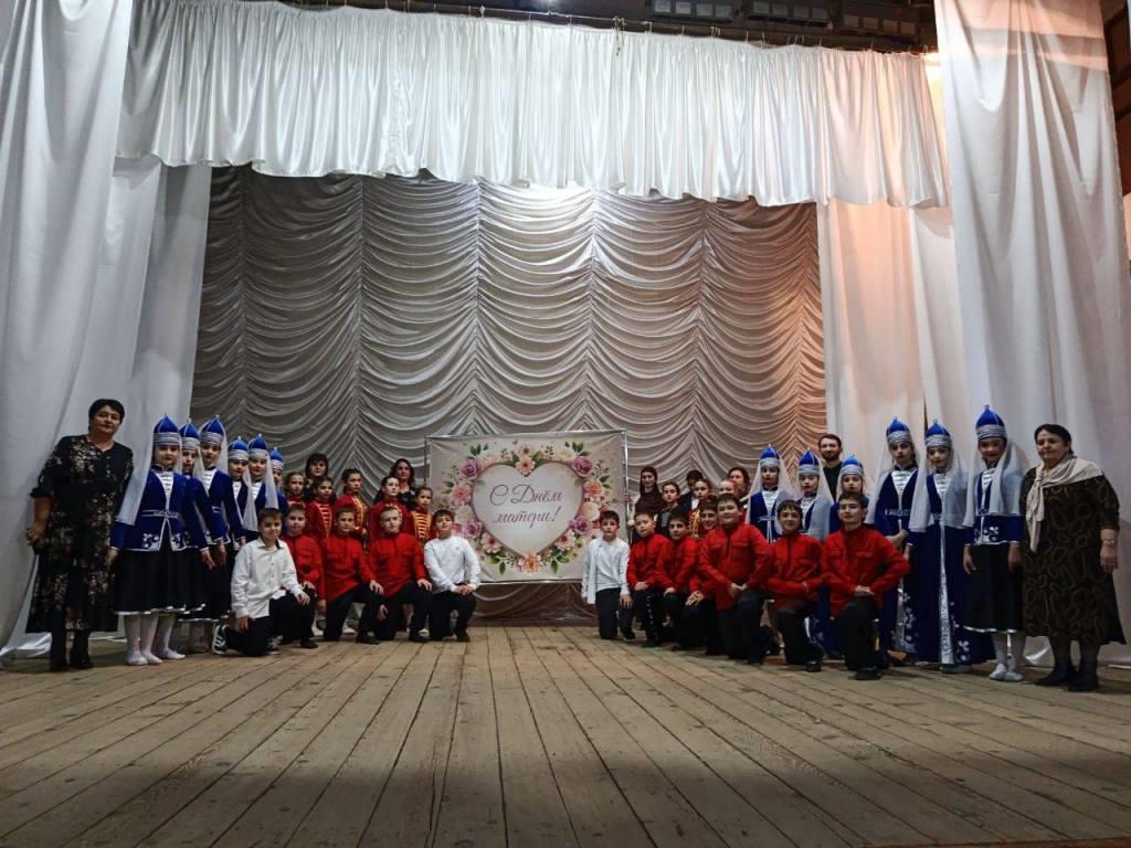 В Ассокалайском СДК Теучежского района состоялся праздничный концерт «Прекрасен мир любовью материнской»