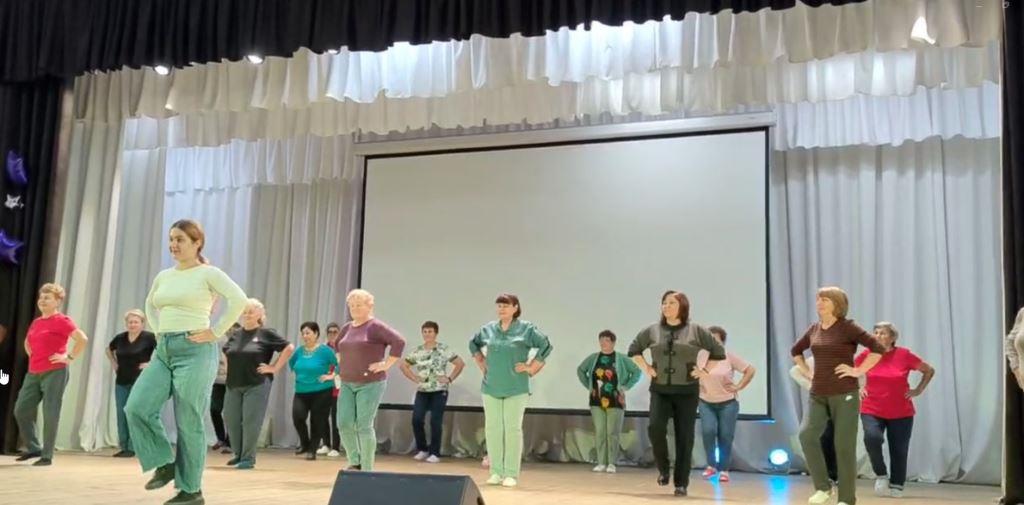 В отделении дневного пребывания очень любят танцевать