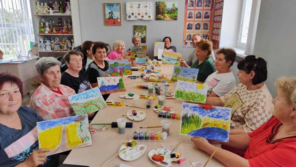 В отделении дневного пребывания прошел час творчества "Краски лета"