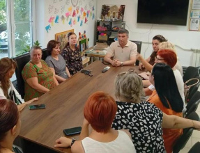 Директор ГБУ РА "Тахтамукайский КЦСОН" провел важное рабочее совещание