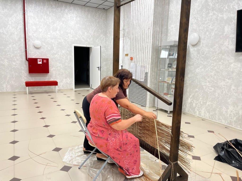 Мастер-класс по плетению циновок из рогоза