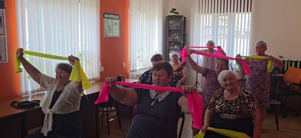  Занятия утренней гимнастикой для старшего поколения