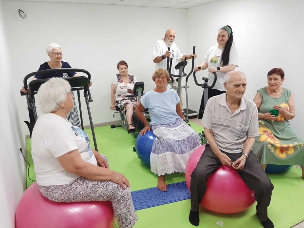 Зарядка для старшего поколения