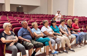 В ДК им.П.Х.Афанасова прошла литературно-музыкальная гостиная патриотического караоке «Песням тех военных лет-поверьте!»