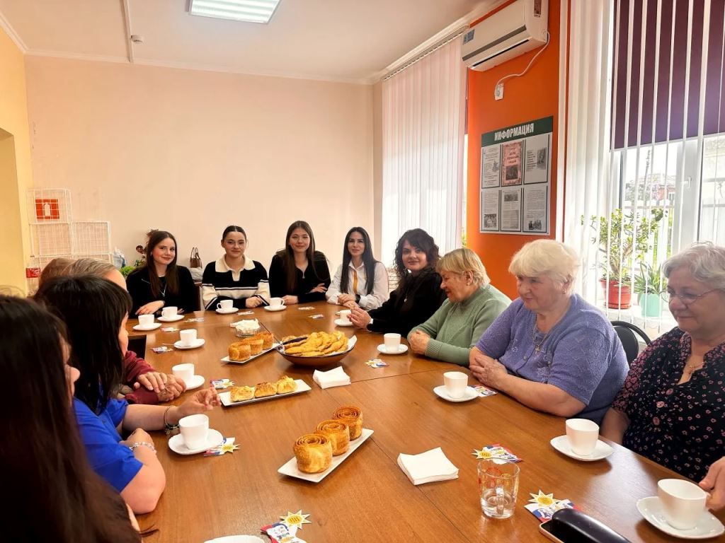 Единство вкусов и сердец: в Красногвардейском КЦСОН прошёл «Соседский обед»