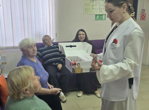 В Красногвардейском комплексном центре социального обслуживания населения проходит акция «Красная гвоздика»