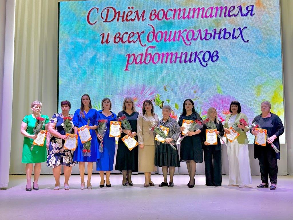 В Красногвардейском районе отметили тех, кто дарит знания и тепло! 