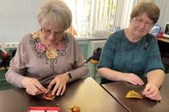 Поделки из пластилина и природного материала «Ёжик»