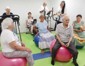 Зарядка для старшего поколения