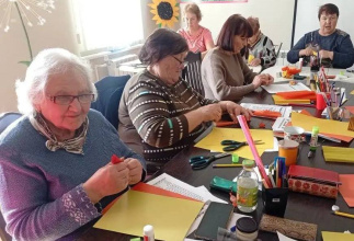 Сегодня, несмотря на пасмурный и ветреный день, в отделении дневного пребывания получатели социальных услуг смогли создать настоящее солнечное настроение!
