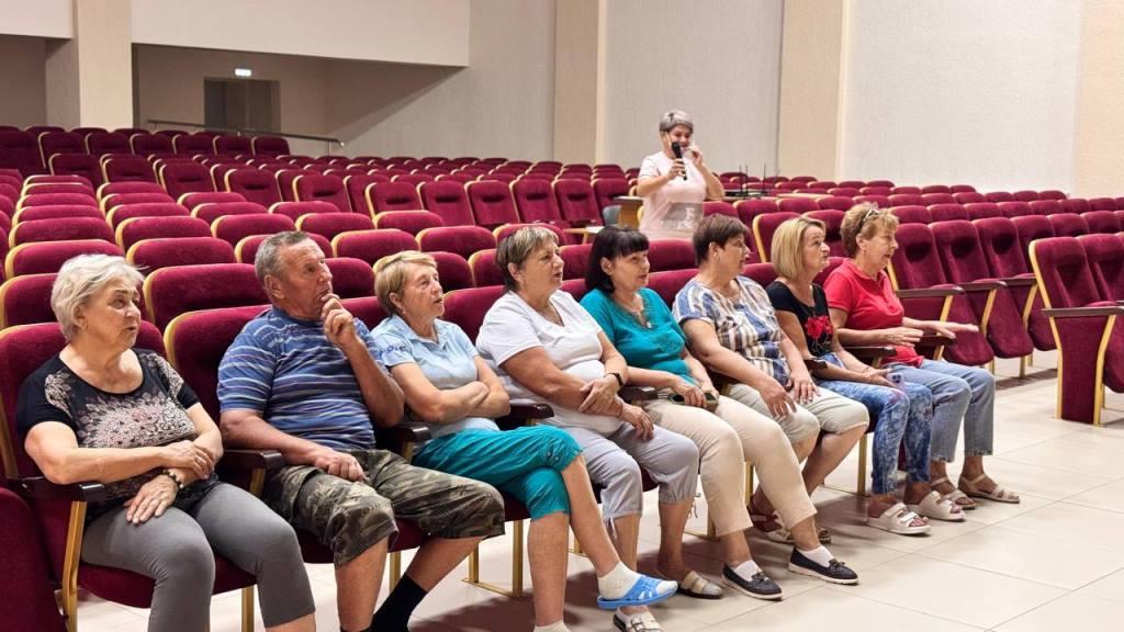 В ДК им.П.Х.Афанасова прошла литературно-музыкальная гостиная патриотического караоке «Песням тех военных лет-поверьте!»