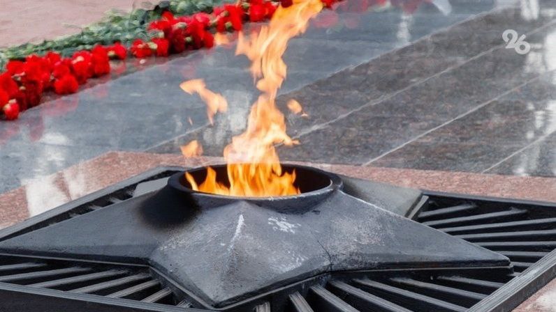 Отделение дневного пребывания Красногвардейского КЦСОН принимает участие в доброй патриотической акции по уборке Вечного огня села Красногвардейского