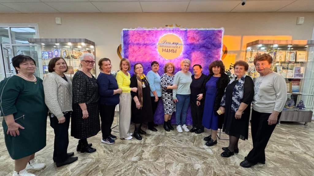 Коллектив отделения дневного пребывания посетил концерт ко Дню Матери 