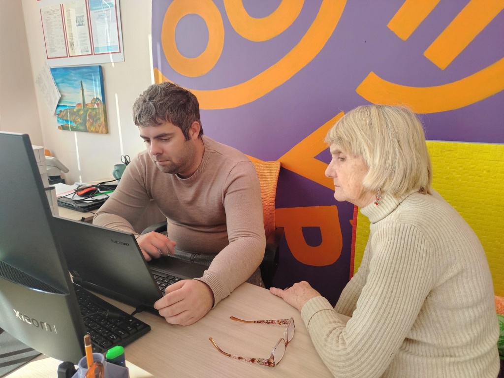 Занятия компьютерной грамотностью для людей старшего поколения