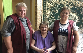В Международный День инвалидов  волонтерский отряд социальных работников п. Гончарка провел важную акцию помощи
