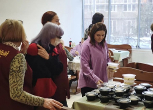 Сотрудники ГБУ РА «Тахтамукайский КЦСОН» продолжают свою важную работу в пункте временного размещения (ПВР), организованном на базе отдыха «Шапсуг»