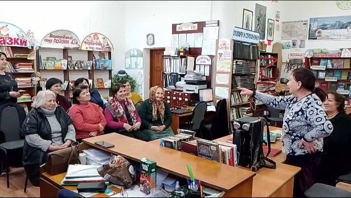 «Поет гармошка и смеется»