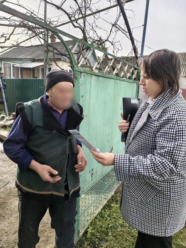 Сотрудниками нашего Центра проводится информационно-разъяснительная работа среди получателей социальных услуг