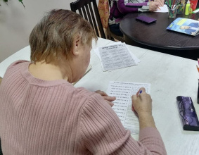 Наши замечательные получатели социальных услуг окунулись в мир букв, слов и математических действий