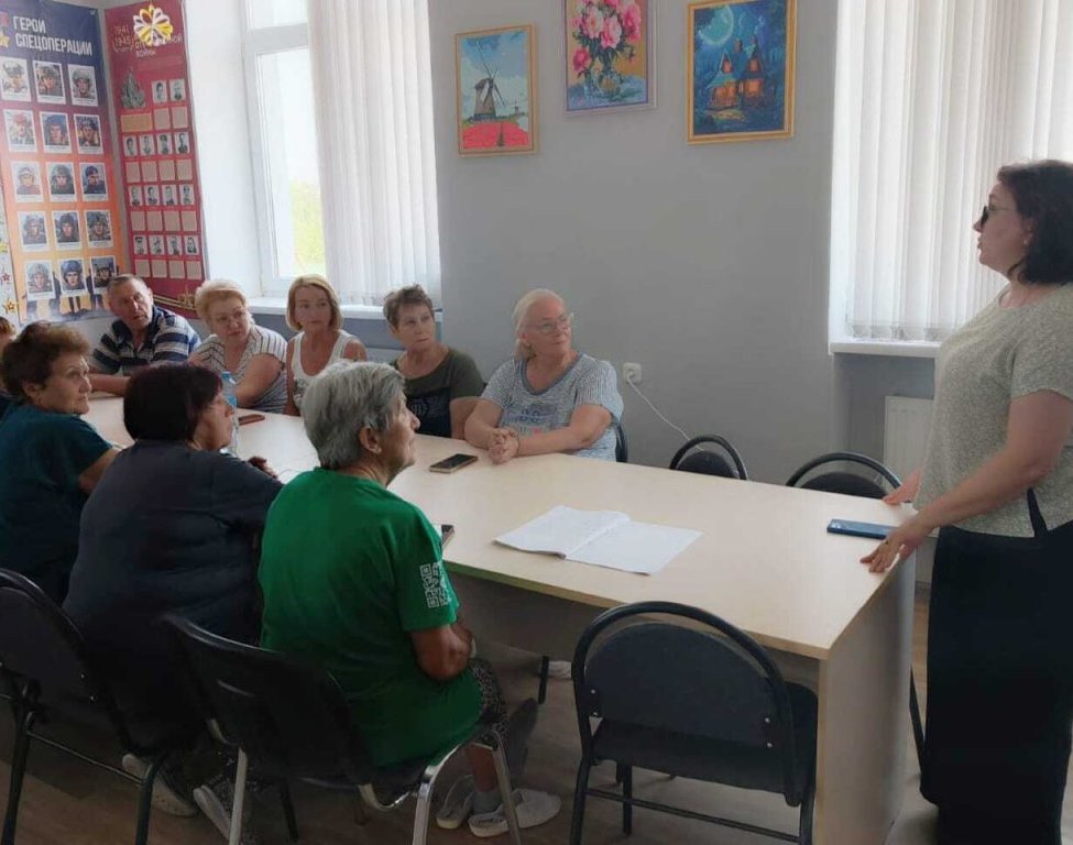 В отделении дневного пребывания продолжаются занятия по финансовой грамотности и противодействию мошенникам